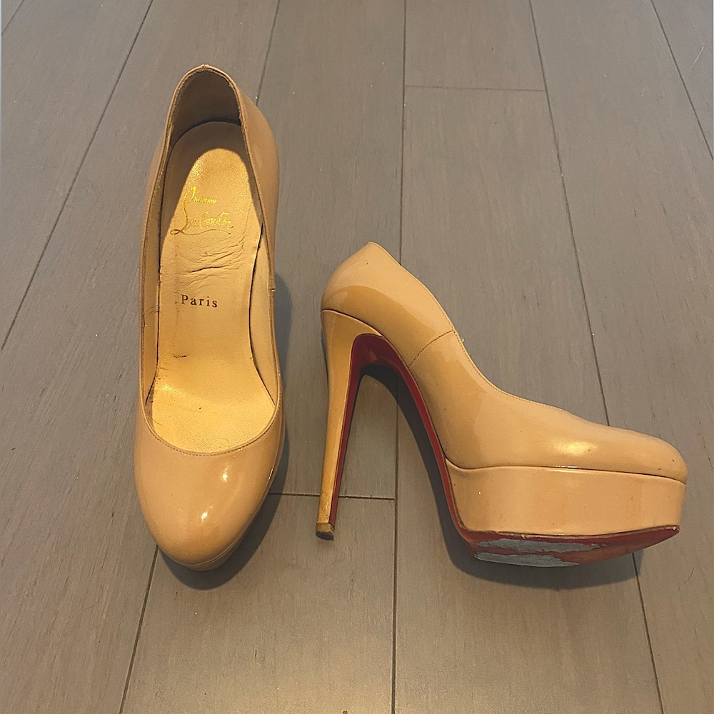 Christian Louboutin Nude Patent Leather Pumps - 37.5